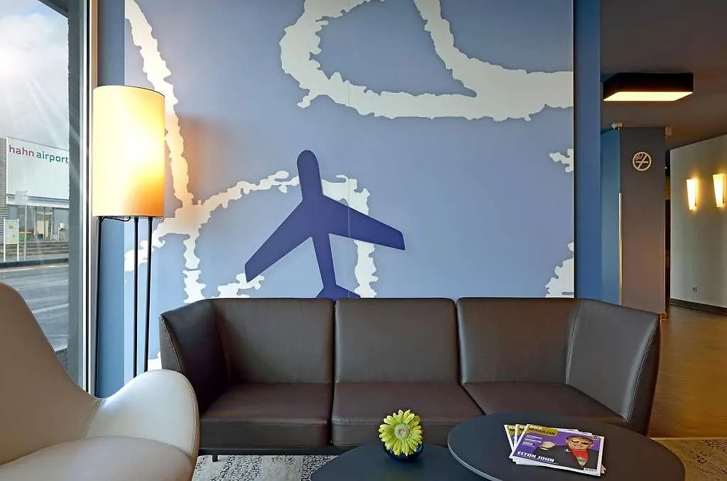 B&B Hotel Frankfurt-Hahn Airport Plein Německo
