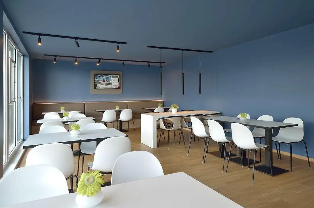 B&B Hotel Frankfurt-Hahn Airport Plein Německo