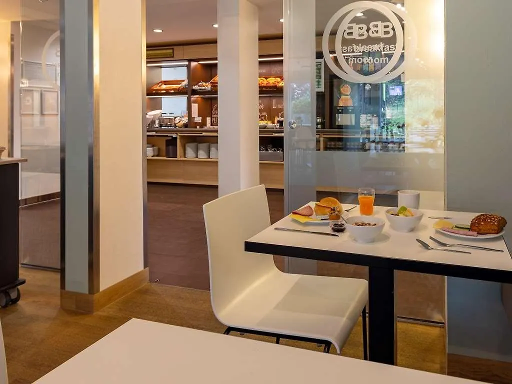 B&B Hotel Frankfurt-Hahn Airport Plein