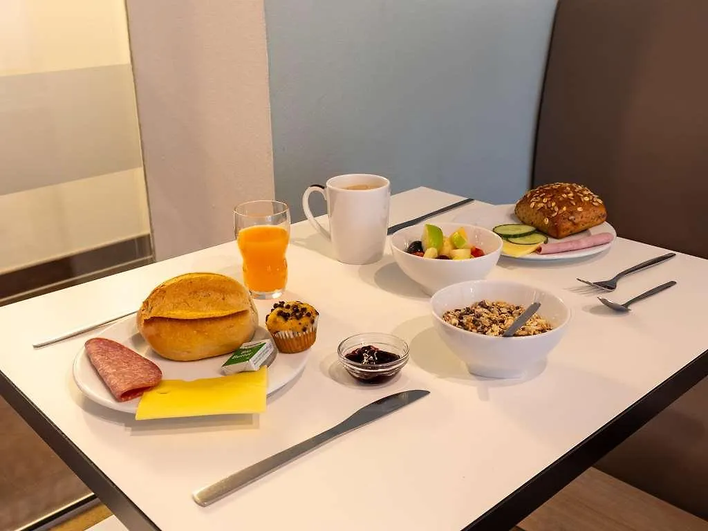 B&B Hotel Frankfurt-Hahn Airport Plein