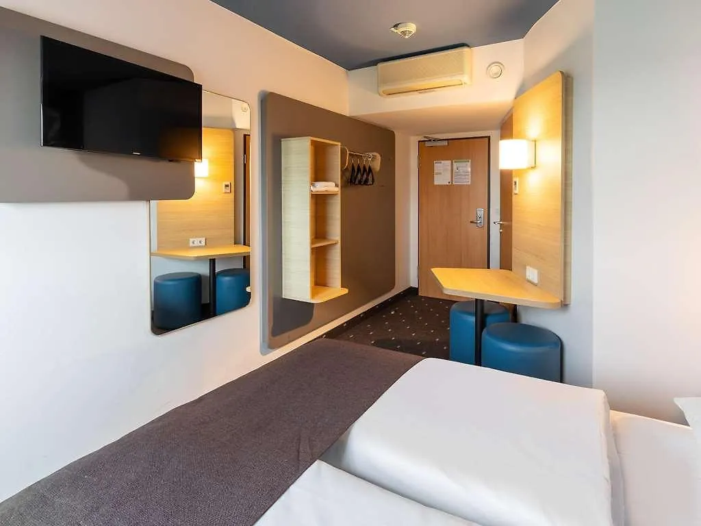 B&B Hotel Frankfurt-Hahn Airport Plein